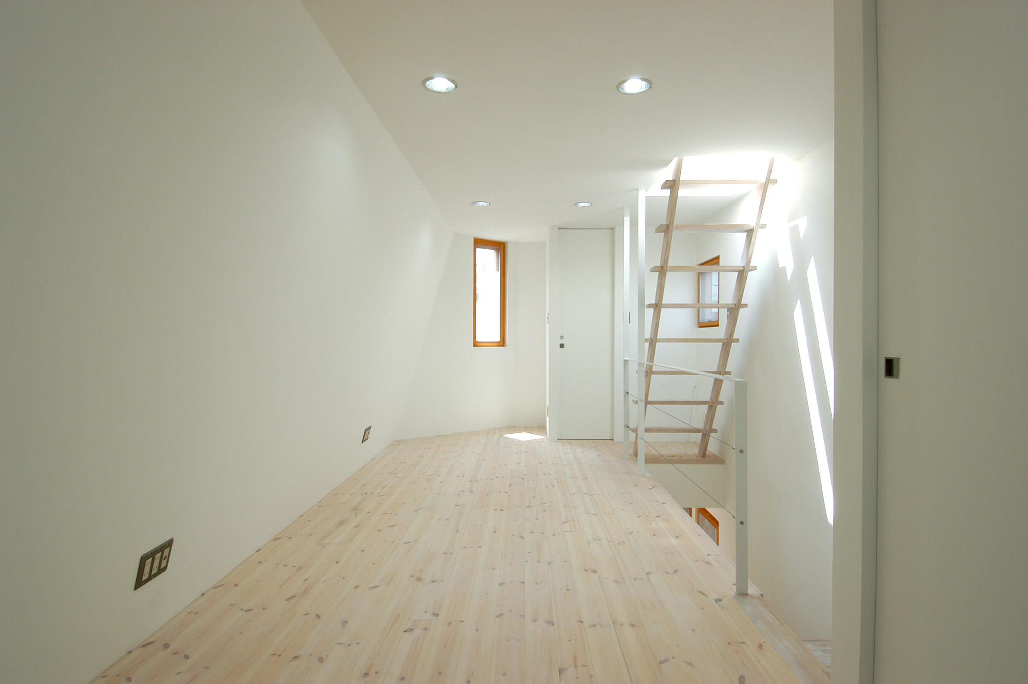 斜めの壁の家 ondesign